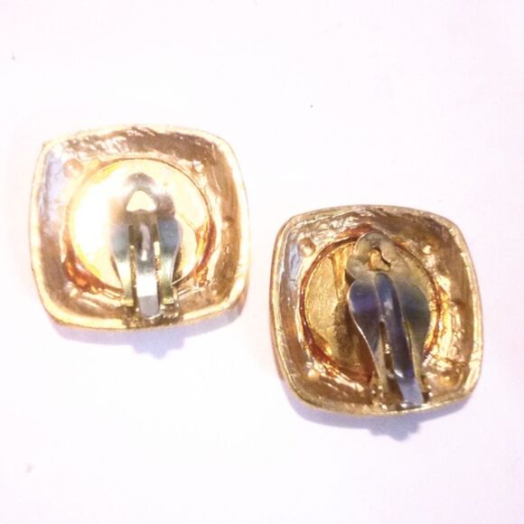 Vintage Gold Tone Roman Soldier Statement Clip On Earrings - Picture 5 of 5